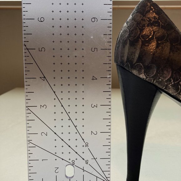 Calvin Klein 8.5 Sexy Metallic Snake-Print Stilettos - Picture 10 of 10